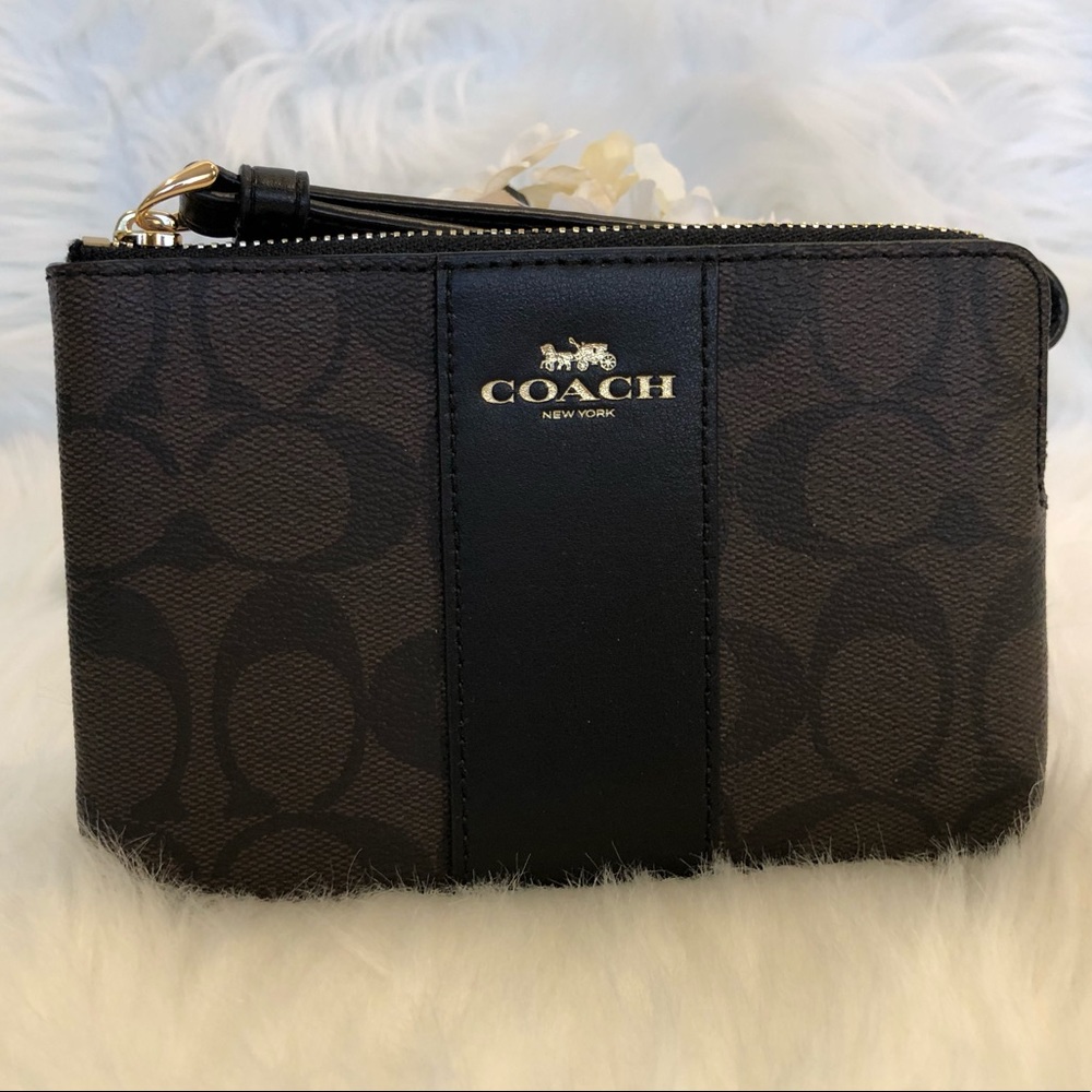 NWT Coach F58033 corner zip wristlet brown /black